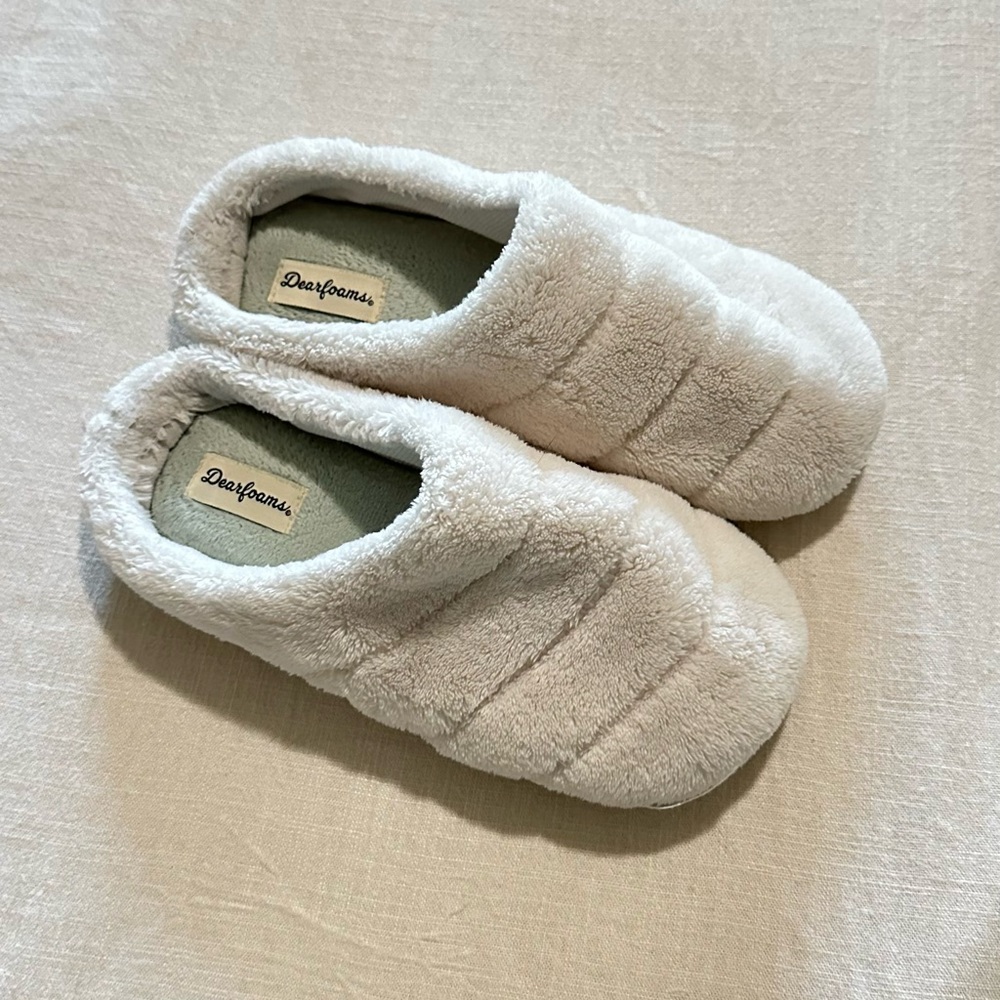 Dearfoams Women's Cozy Cream Slippers